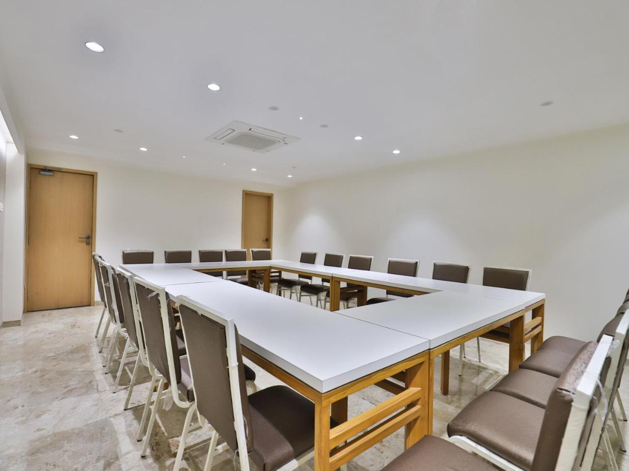 Oyo 4161 Hotel Shailly Inn Ahmedabad Buitenkant foto